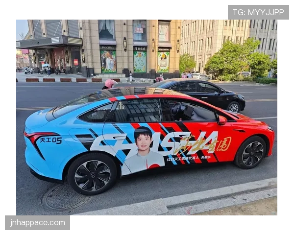 孙颖莎家门口的小区车停得跟她比赛快似的，谁真赚钱了？